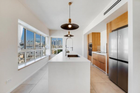 Spacious Duplex With Large Rooftop